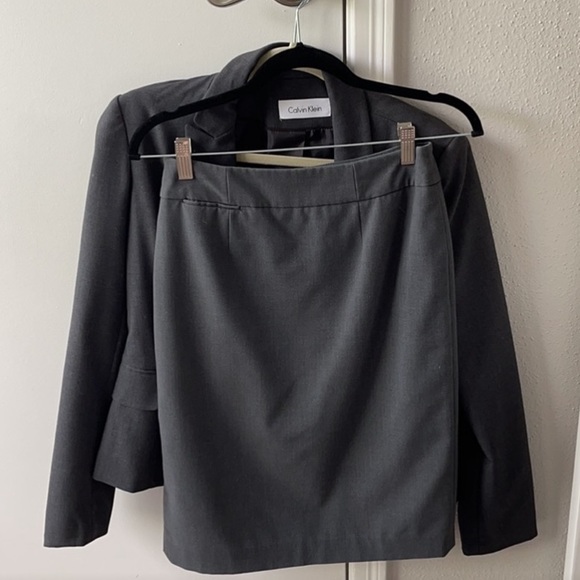 Calvin Klein Suit Set - Picture 1 of 3